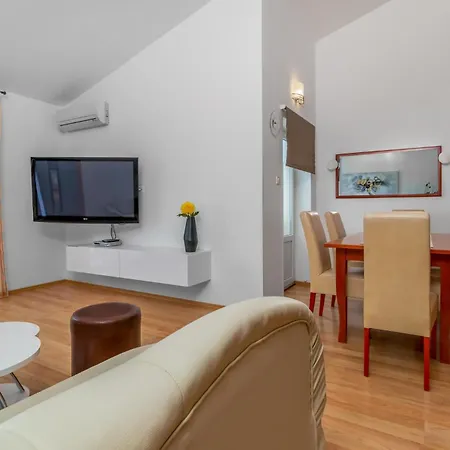 3 Bedroom Awesome In * Jadranovo