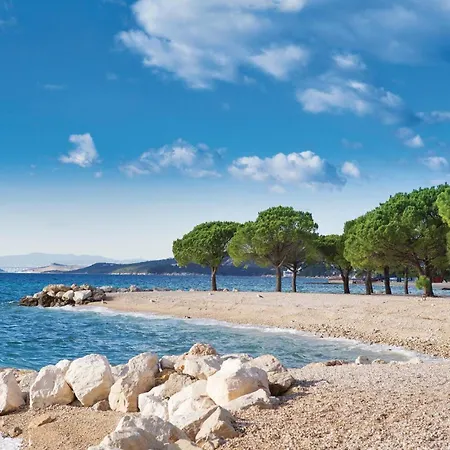 3 Bedroom Awesome In Διαμέρισμα *