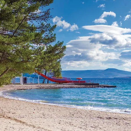 3 Bedroom Awesome In Διαμέρισμα Jadranovo