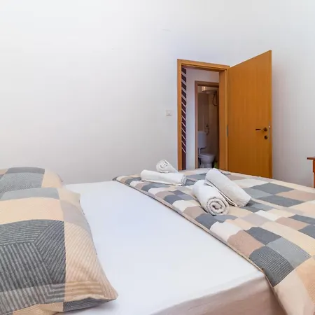 3 Bedroom Cozy In *