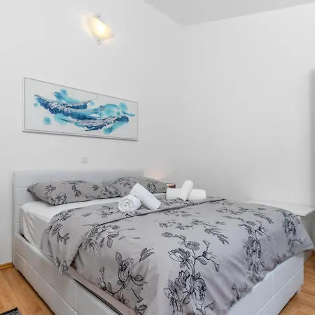 3 Bedroom Cozy In